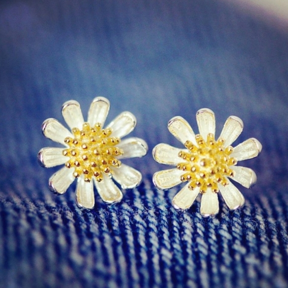 Jewelry - 925 Sterling Silver Tiny Daisy Flower Earrings
